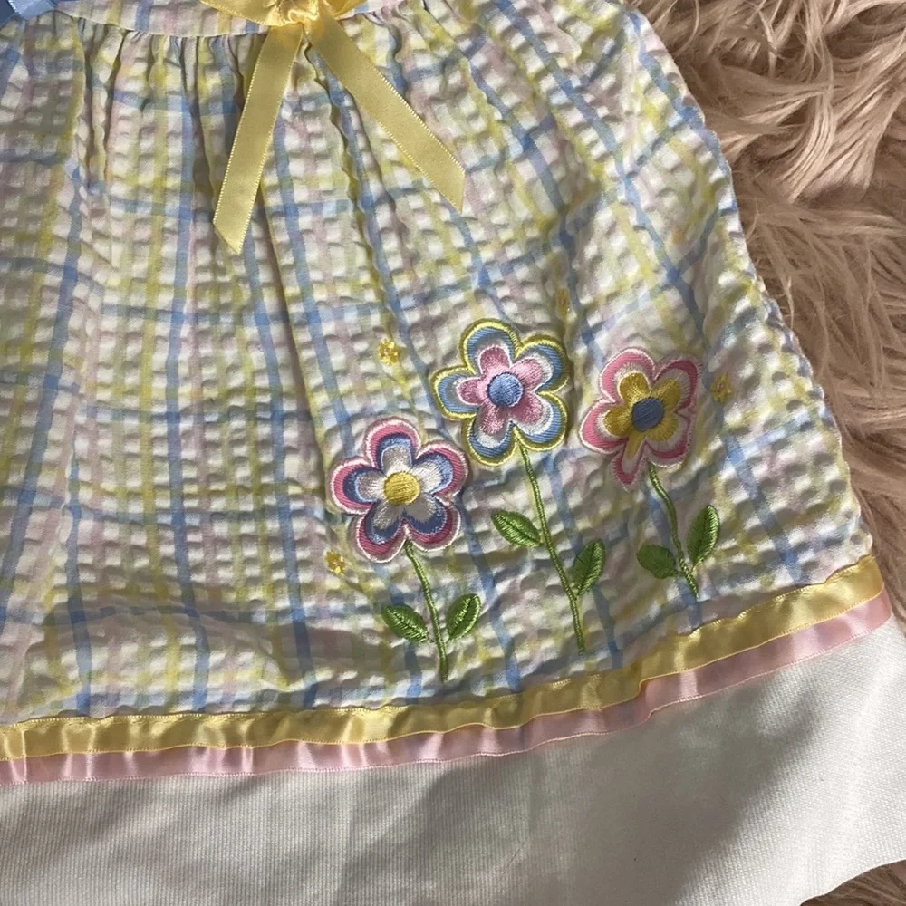 Beautiful Spring/Easter Dress - Picture 3 of 5